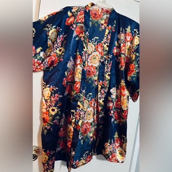 Satin kimono floral robe - Picture 2 of 2